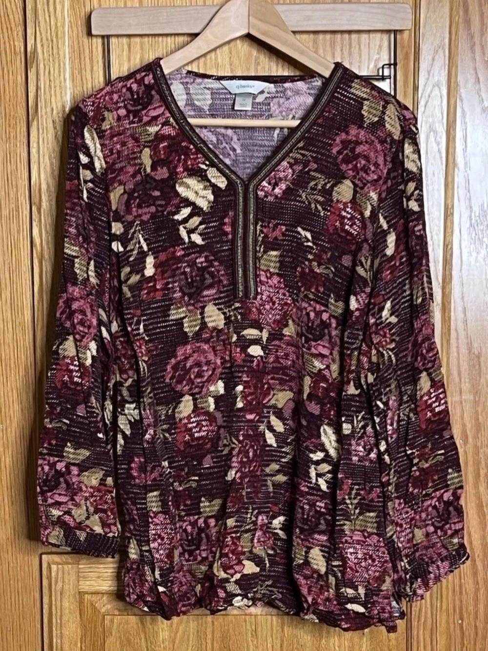 CJ Banks Top Women’s 1x Floral Maroon V-neck Roses 100% Viscose Classic Flowy